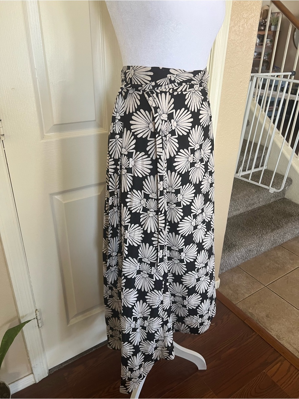 Free People Black Cream Floral Wrap Midi Skirt Handkerchief Hem Boho - Picture 5 of 10